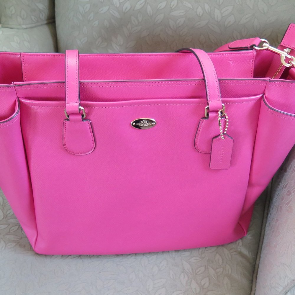 SOLD Coach Large Leather Bag Super Stylish Multifuction